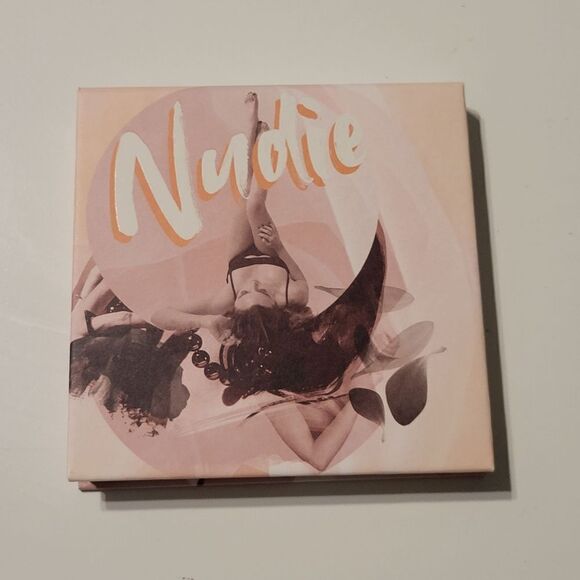 REVOLVE PLEY BEAUTY 9 COLOR EYESHADOW PALETTE NEW NWT NUDE COLORS NUDIE - Picture 6 of 9